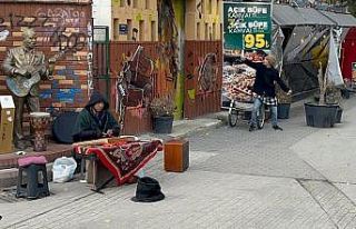 Poşeti koklayıp grafitiye yumruk savurdu