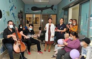 Profesör söyledi hasta çocuklar eşlik etti