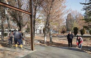 Ressam Ahmet Yakupoğlu Parkı yenileniyor