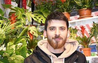 Sahte doktora çiçek teslimatı yapan çiçekçi:...