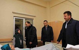 Sakarya’da depremden etkilenen vatandaşlar hastaneye...