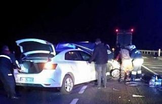 Samsun’da otomobil hafif ticari araç ile çarpıştı:...