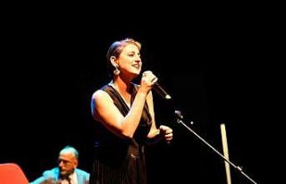 Sanatçı Dilek Türkan kadife sesiyle Balıkesirliler’i...