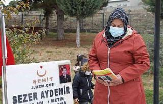 Şehit annesi oğlu için türkü yazdı, dinleyenler...