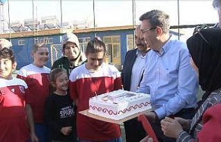 Şehit çocuğuna antrenmanda doğum günü sürprizi