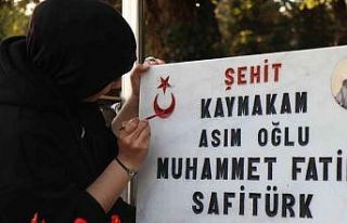 Şehit Safitürk’ün mezarı liseli öğrenciler...