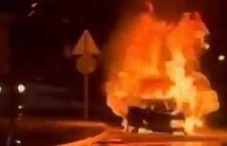 Seyir halindeki otomobil alev topuna döndü