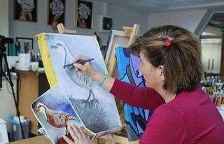 Sinoplu kadınlar tuvalleri hayalleriyle süslüyor