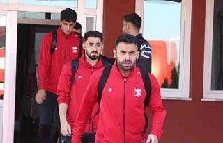 Sivasspor, Slavia Prag maçı için Prag’a gitti