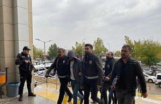 Siverek’te parktaki bankları yakanlar adliyeye...