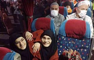 Siyam ikizleri umre yolcusu