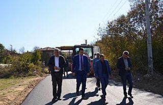 Söğütte köylere asfalt atılıyor