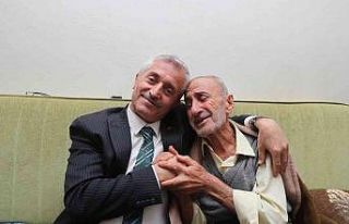 Sosyal medyadan davet aldı, evinde ziyaret etti