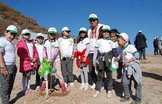 Sultandağı’nda 204 fidan toprakla buluştu