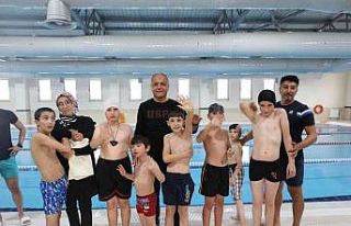 Suluova Belediyesinden otizmli çocuklara özel yüzme...