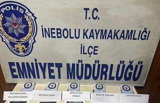 Şüphe üzerine durdurulan araçta çok sayıda uyuşturucu...