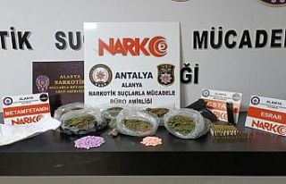 Şüphe üzerine durdurulan araçtan uyuşturucu ve...