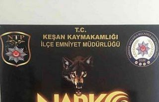 Şüphelilerin üzerinden uyuşturucu çıktı