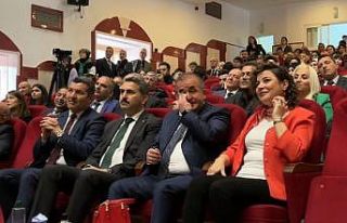 Sürpriz ekrana yansıdı, Vali gözyaşlarını tutamadı