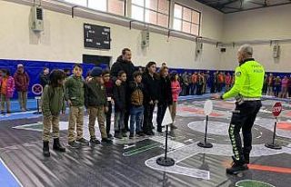Susuz’da öğrencilere trafik eğitimi verildi