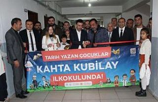Tarih Yazan Çocuklar projesinde kitap ağacı kuruldu