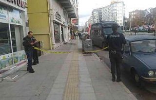 Tartıştığı kişiyi sokak ortasında silahla vurdu