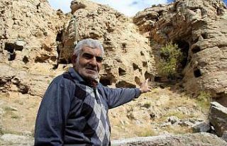 Taş devrinden kalan mağara apartman samanlık oldu