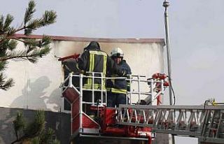 Tıbbi malzeme fabrikasında yangın