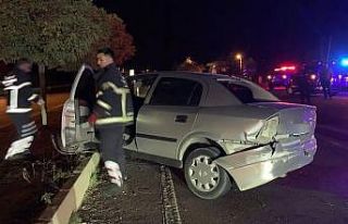 Tokat’ta otomobil refüje çarptı: 1 ölü, 1 yaralı