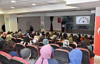 Toplum sağlığı merkezinin yılsonu sergisi göz...