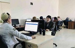 Torunlarıyla bilgisayar oyunu oynamak için 70 yaşında...