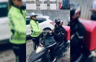 Trafik ekipleri, motosikletli kuryeleri denetledi