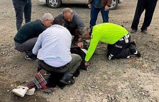 Trafik polisin ilk yardımı nefes alamayan çocuğu...