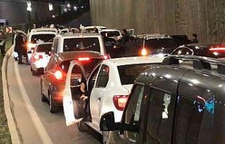 Trafikte durup oynayan düğün konvoyuna ceza