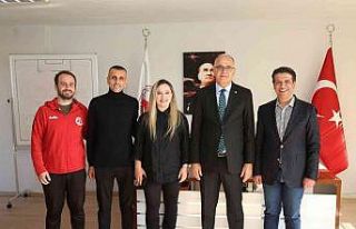 Turgay Genç: “Kadın voleybol takımımız gururumuz”