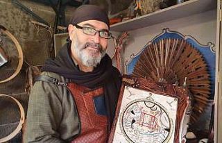 Türk tarihini eserleri ile yaşatıyor