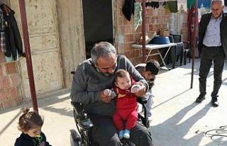 Üç çocuk babasının akülü tekerlekli sandalye...