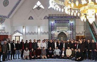 Üniversite gençliği camide buluştu