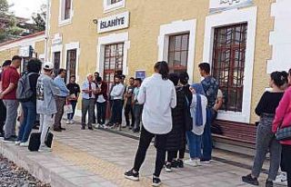 Üniversite öğrencileri Gümrük Müdürlüğüne...