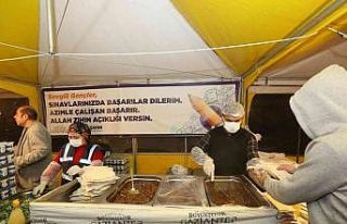Üniversite öğrencilerine sınav döneminde yemek...