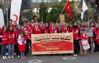 Uşak’ta Kızılay Haftası etkinlikleri yürüyüşle...