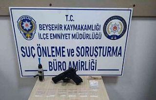 Uyuşturucu ticareti yaptığı iddiasıyla gözaltına...
