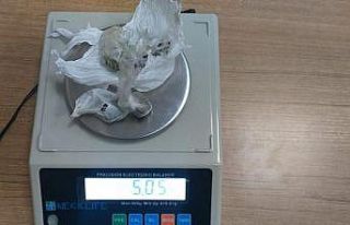 Uyuşturucuyu aracın altına attı, Güven Timleri’nden...