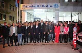 Vali Ali Çelik, Ülkü Ocakları Kütahya İl Başkanlığı’nda...