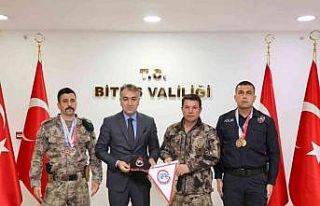 Vali Çağatay, dereceye giren kick boksçu polisleri...