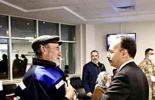 Vali Kızılkaya, acil serviste tedavi gören hastalara...