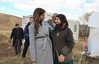Vali Öner’in eşinden depremzede ailelerine ziyaret
