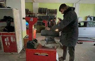 Van’da lastikçilerin kış mesaisi başladı