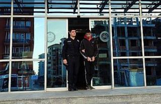 Yağ tenekelerini çalmak üzereyken suçüstü yakalandı