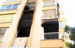 Yaktığı daireye, kendini kilitleyince polisi alarma...